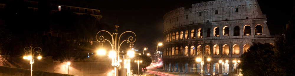 Vista del Colosseo di notte